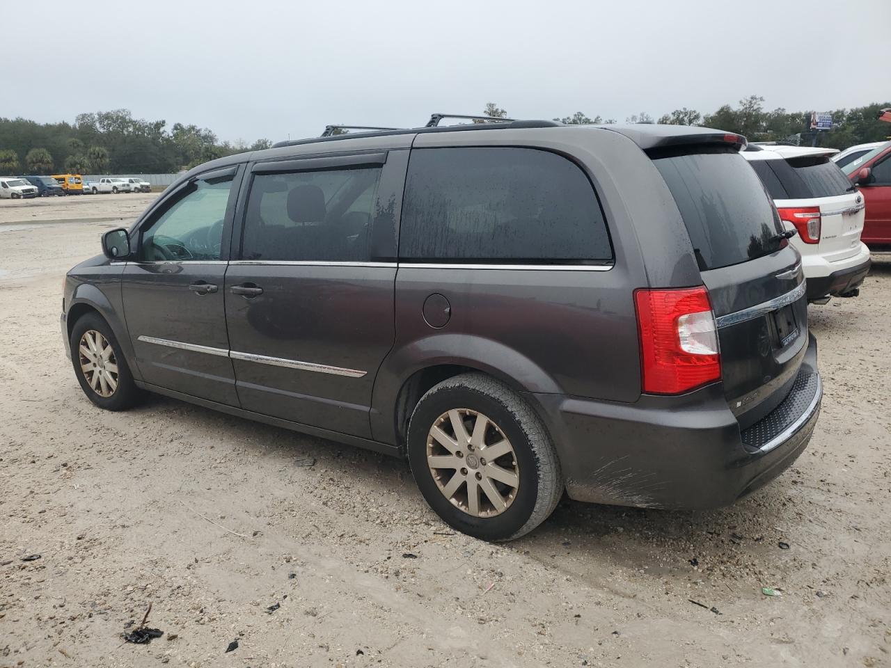 2020 Chrysler Town & Country - Image 2