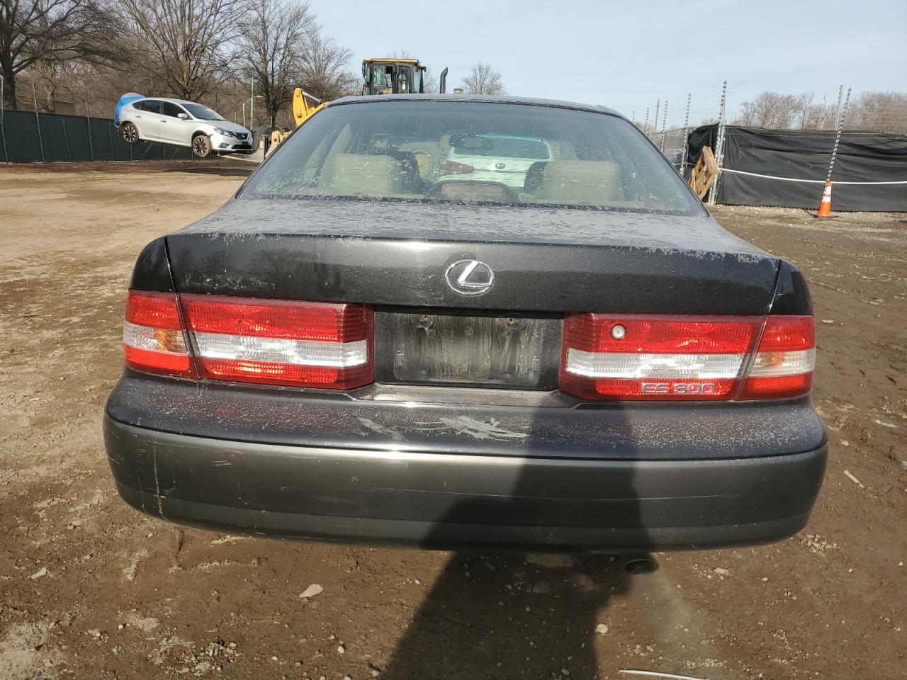 2000 Lexus ES - Image 6