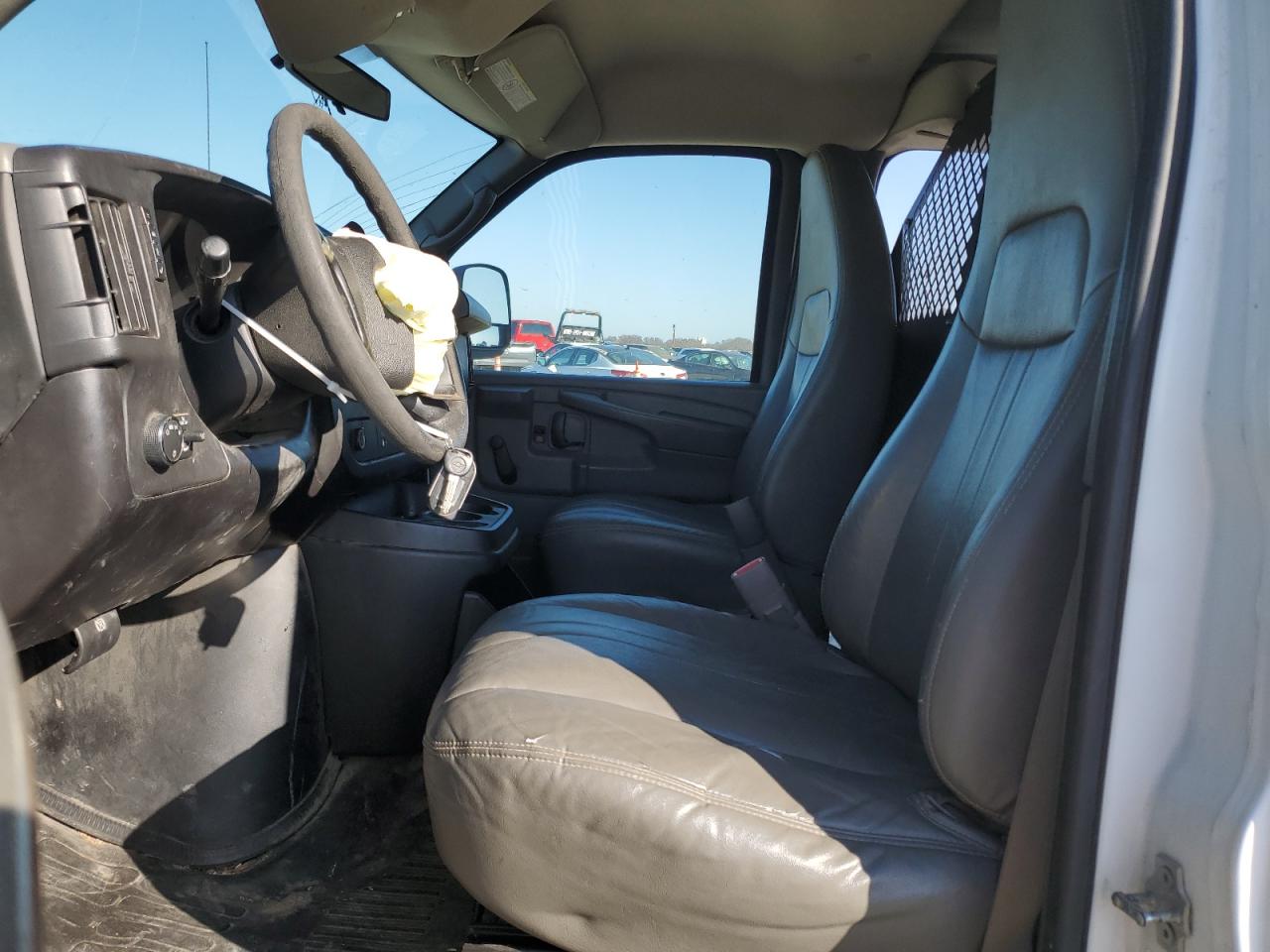 2010 Chevrolet Express - Image 7