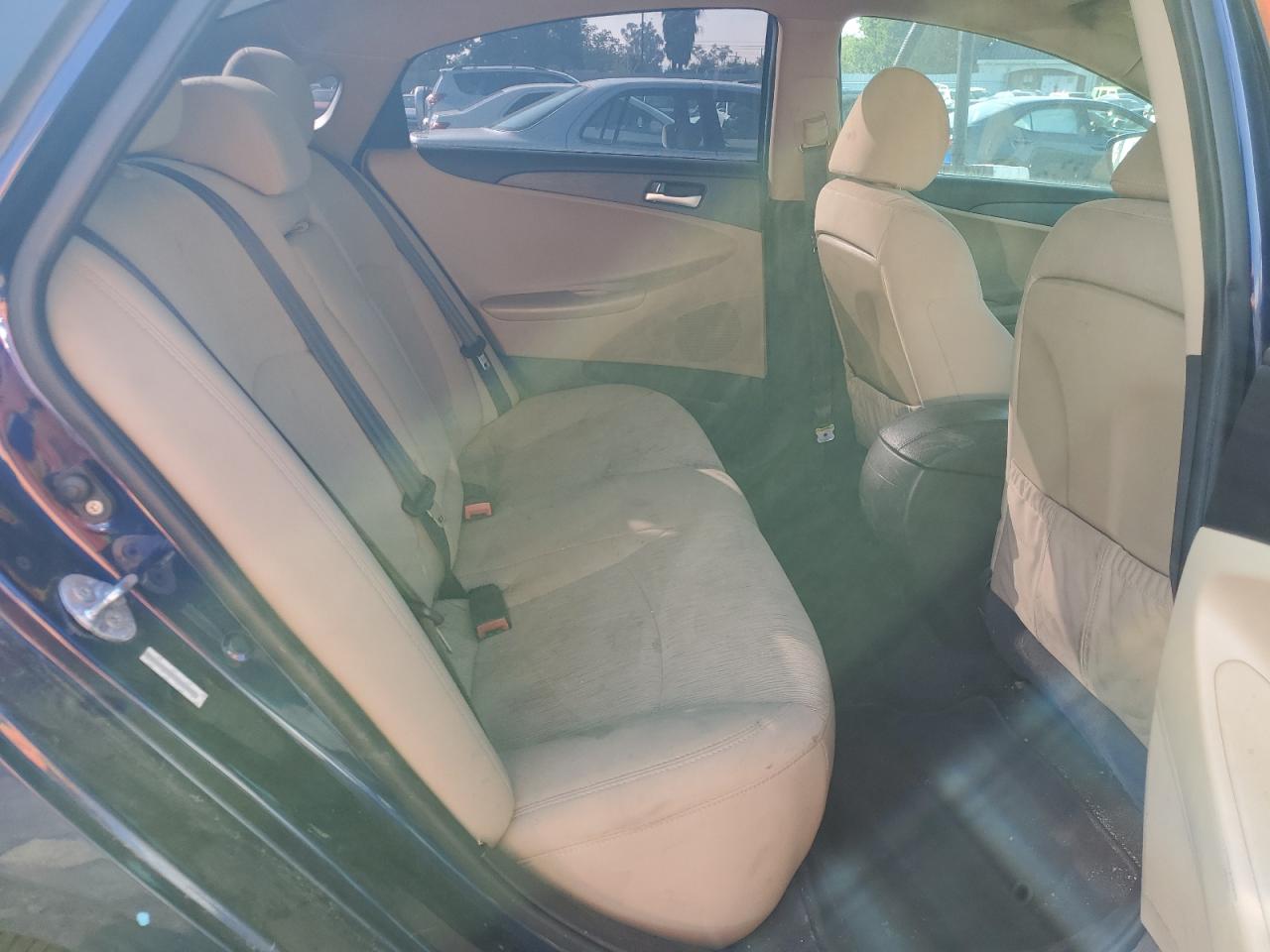 2011 Hyundai Sonata - Image 10
