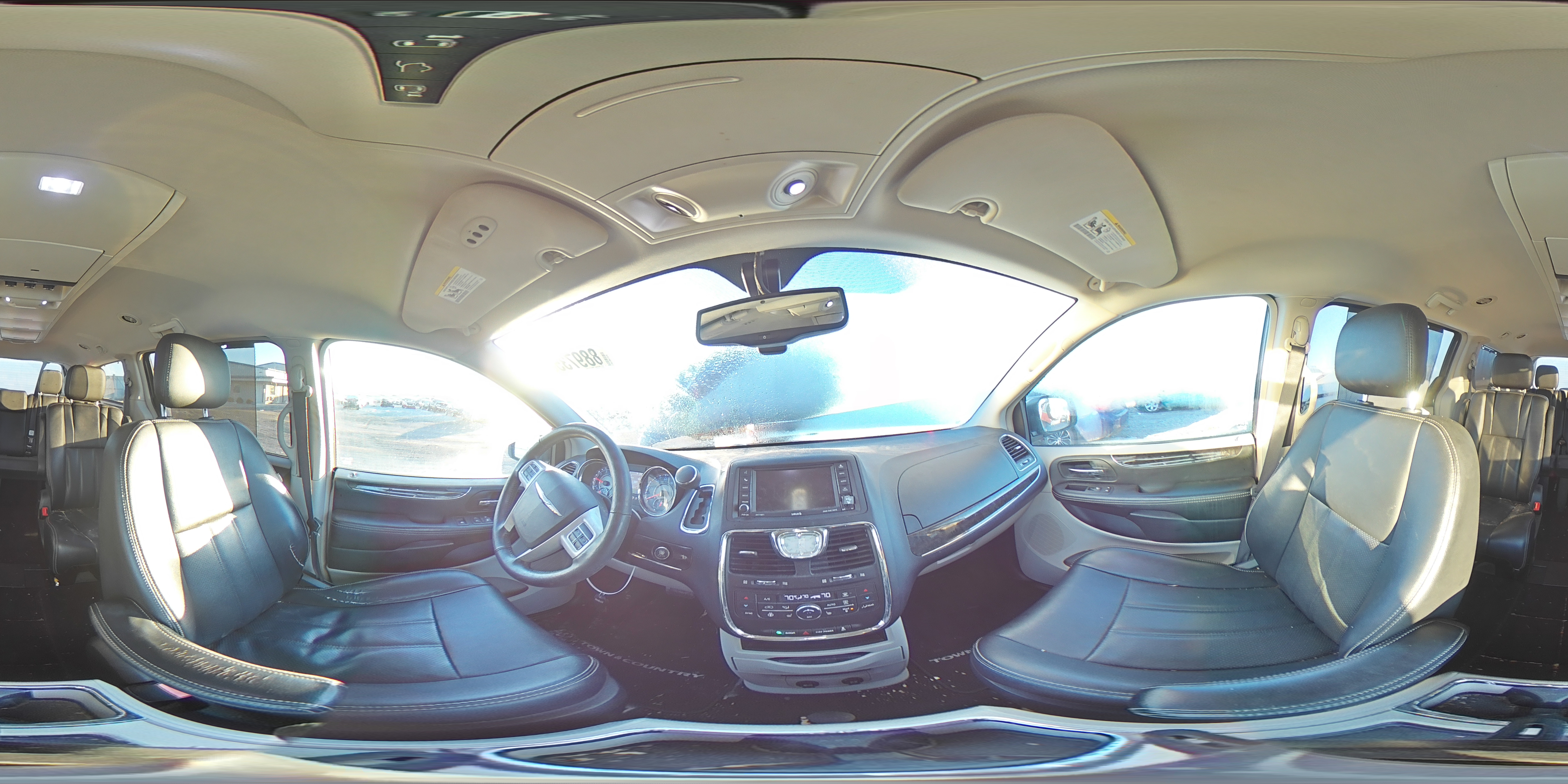 2015 Chrysler Town & Country - Image 13