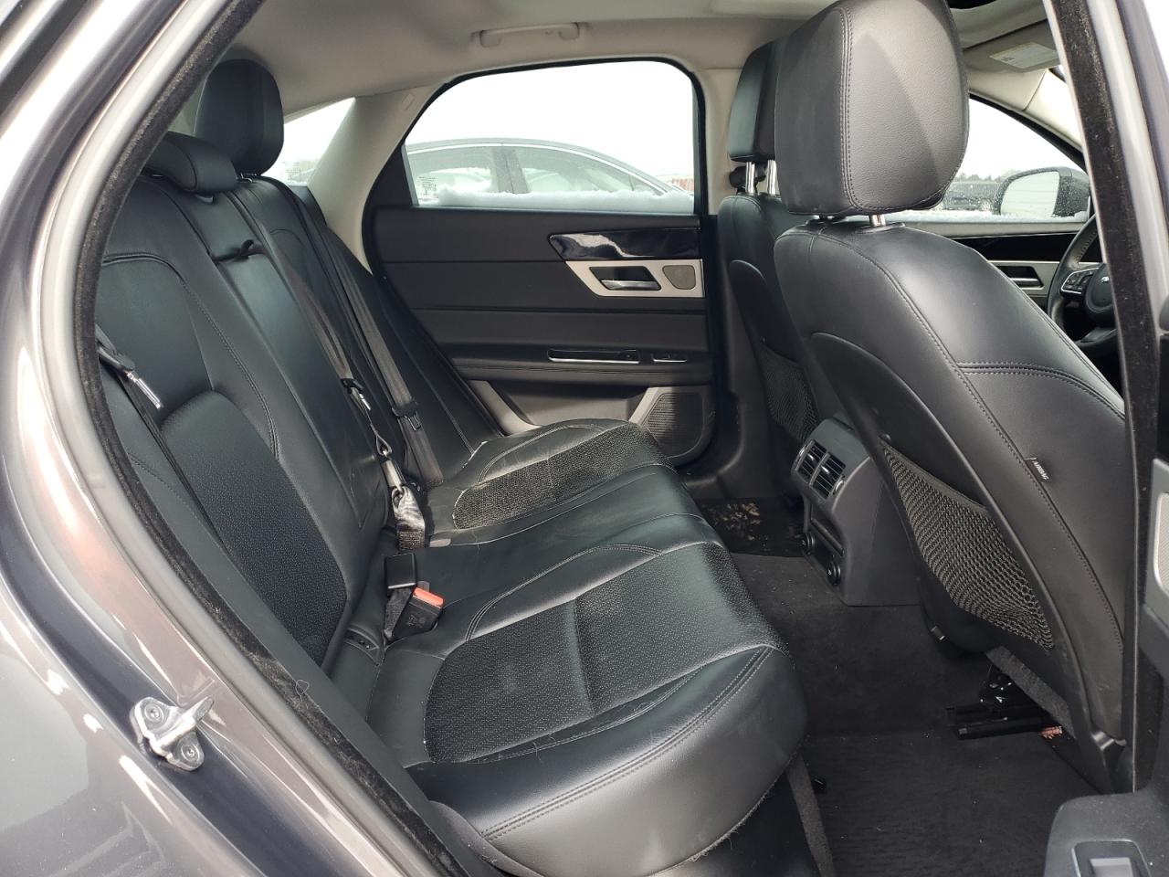 2017 Jaguar XF - Image 10