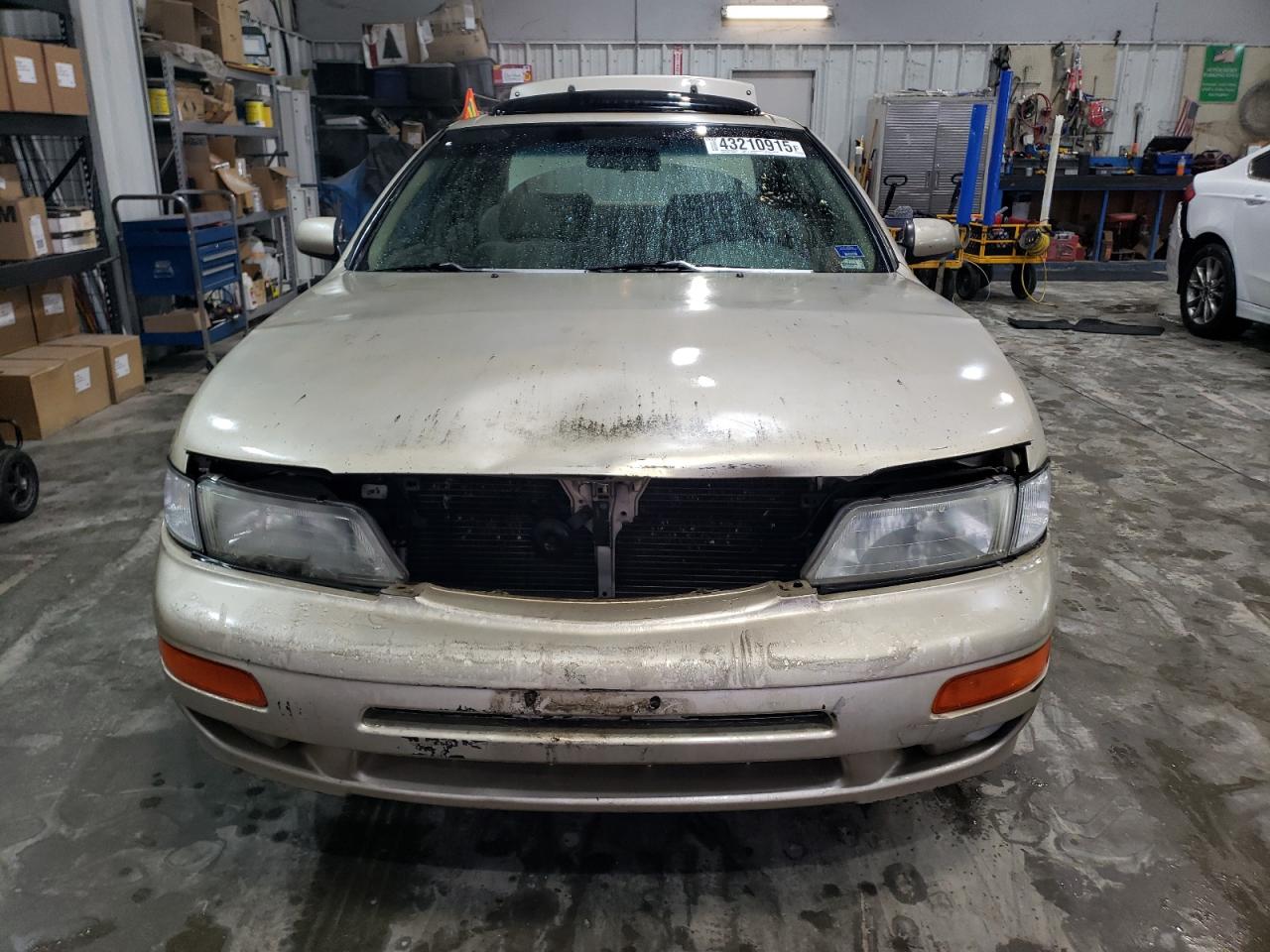 1998 Nissan Maxima - Image 5