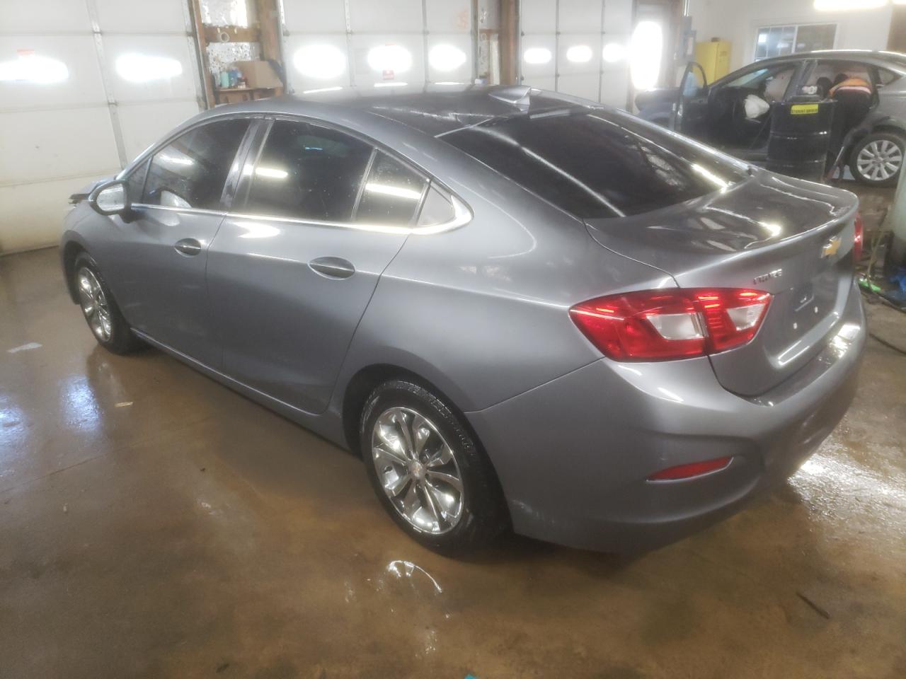 2019 Chevrolet Cruze - Image 2