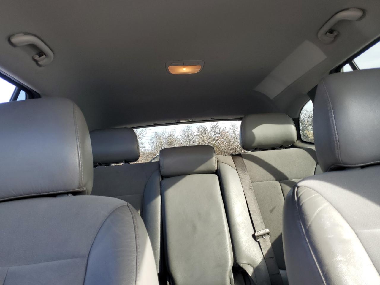 2010 Hyundai Santa Fe - Image 10