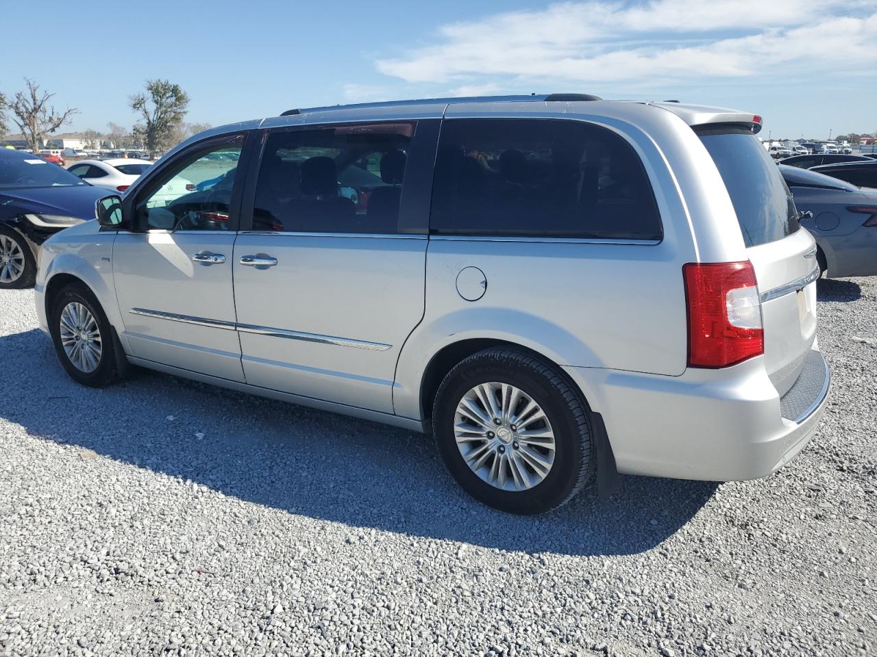 2012 Chrysler Town & Country - Image 2