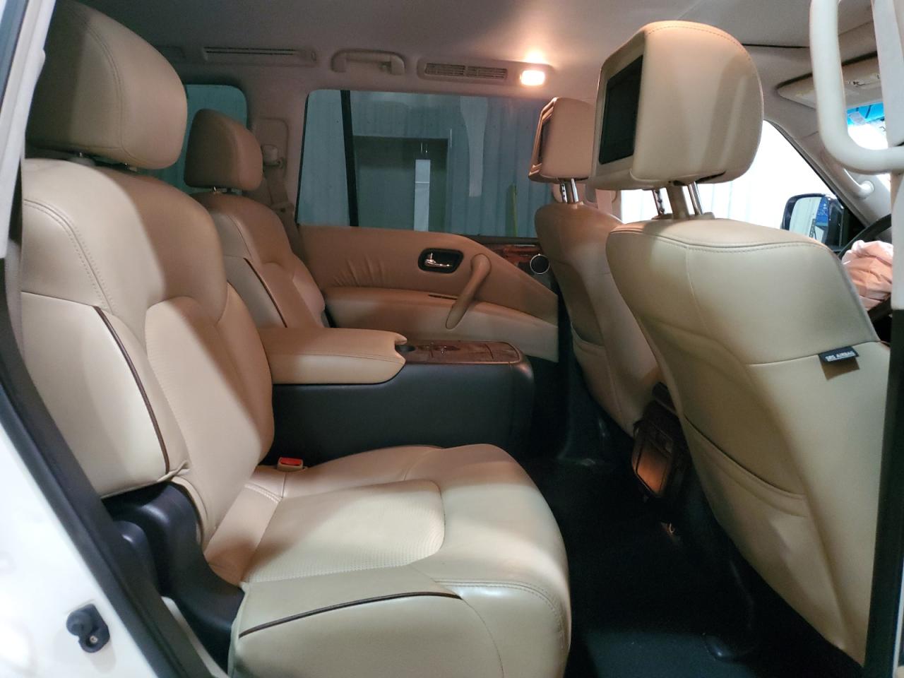 2017 Nissan Armada - Image 12