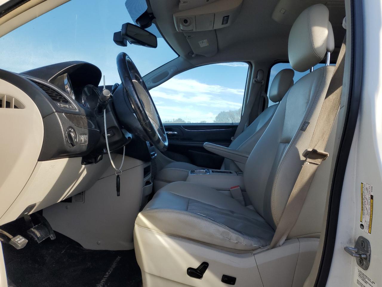 2012 Chrysler Town & Country - Image 7