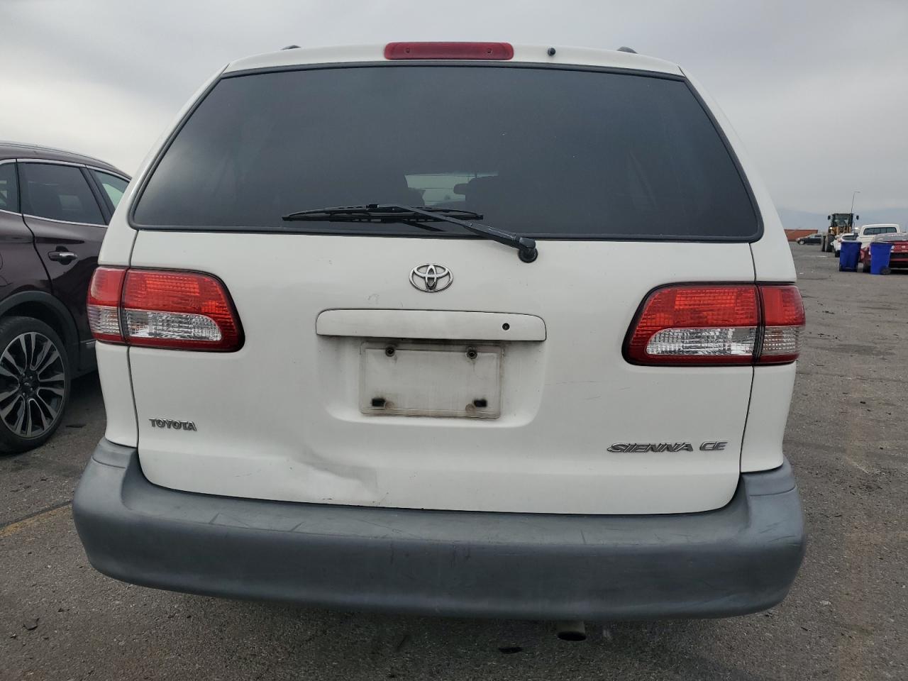 2002 Toyota Sienna - Image 6