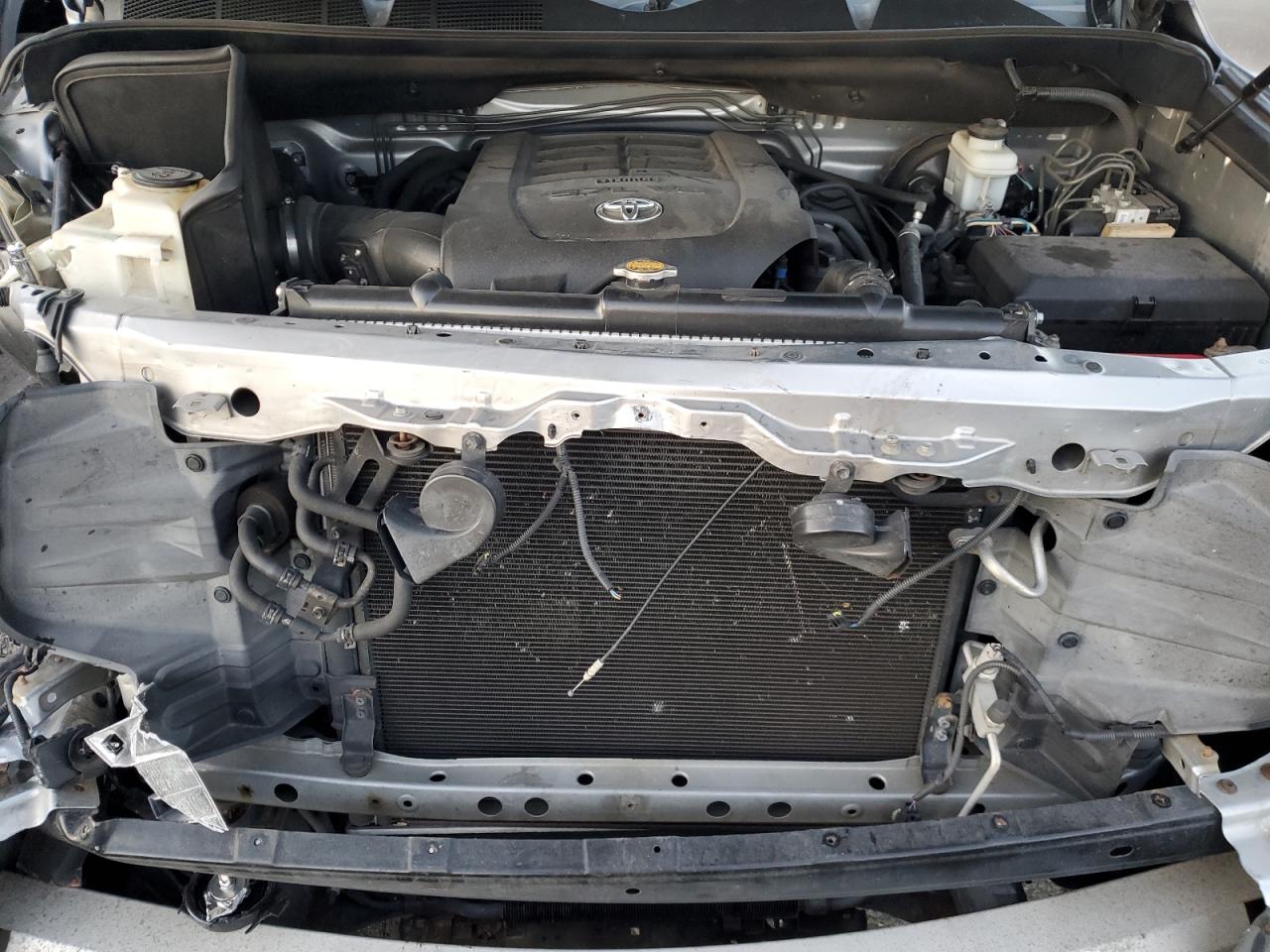 2014 Toyota Tundra - Image 11