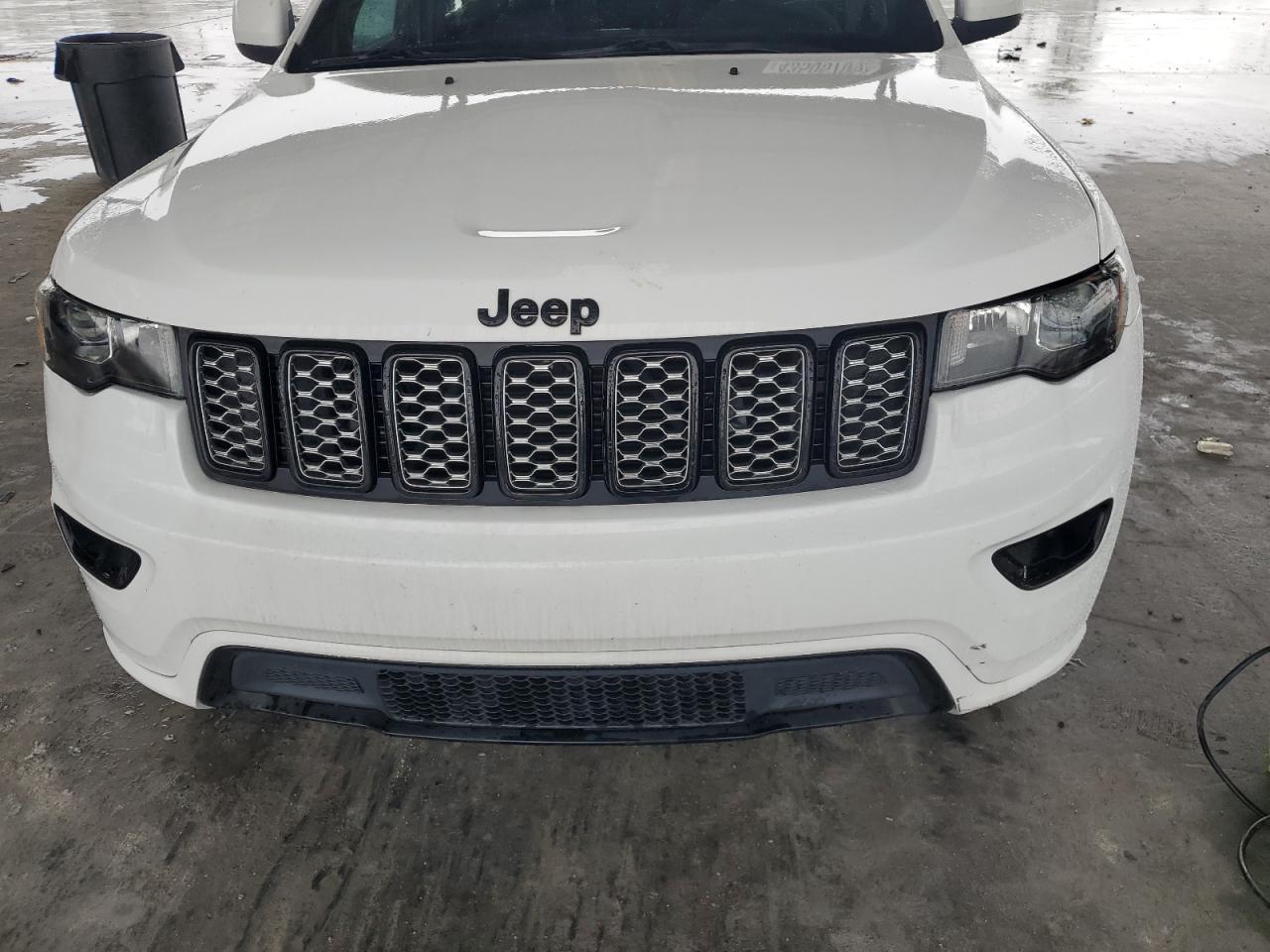 2020 Jeep Grand Cherokee - Image 13