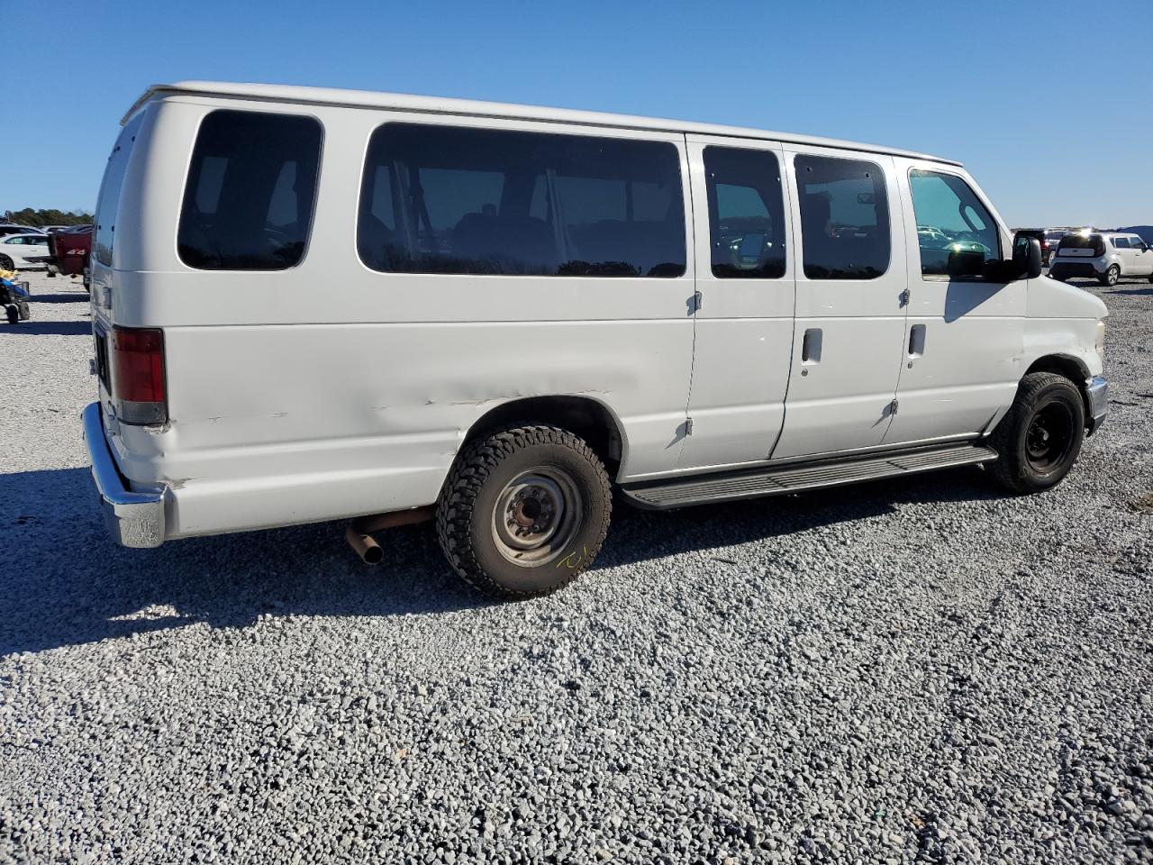 2009 Ford Econoline - Image 3