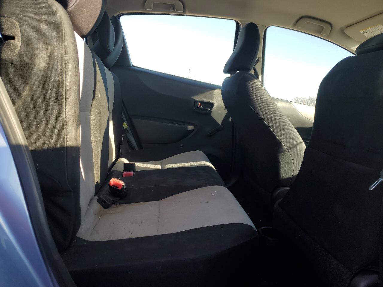 2013 Toyota Yaris - Image 10