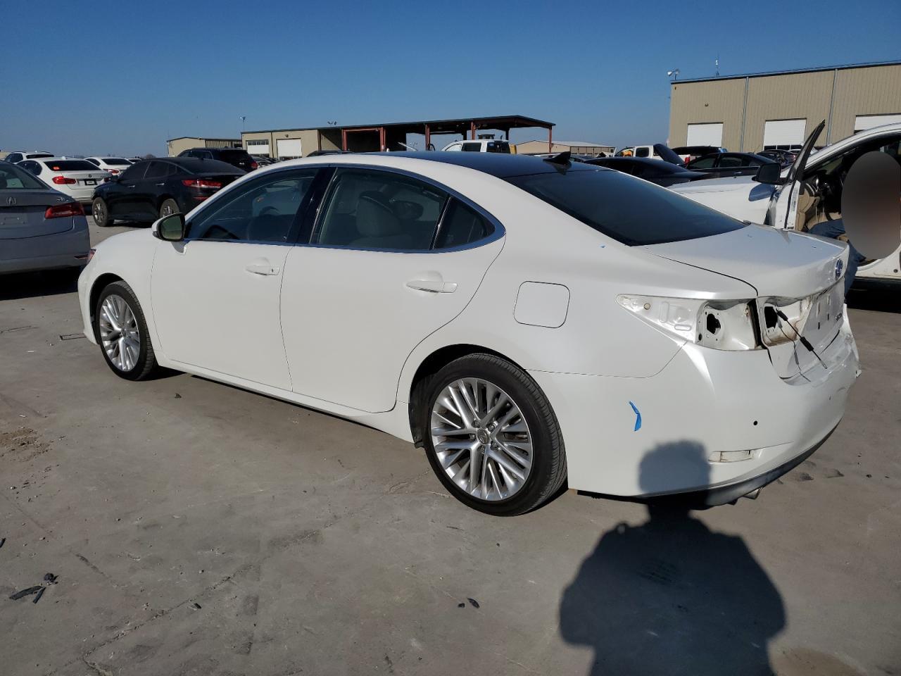 2014 Lexus ES - Image 2