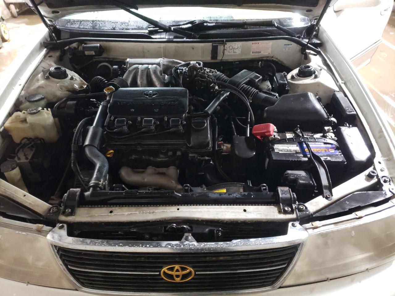 1999 Toyota Avalon - Image 11