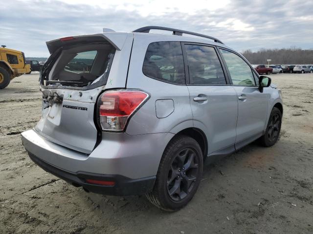  SUBARU FORESTER 2018 Серебристый