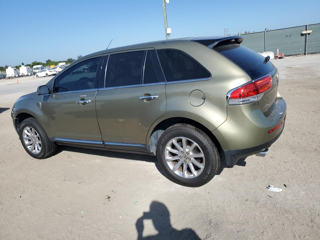 VIN 2LMDJ6JK0DBL20523 2013 LINCOLN MKX no.2