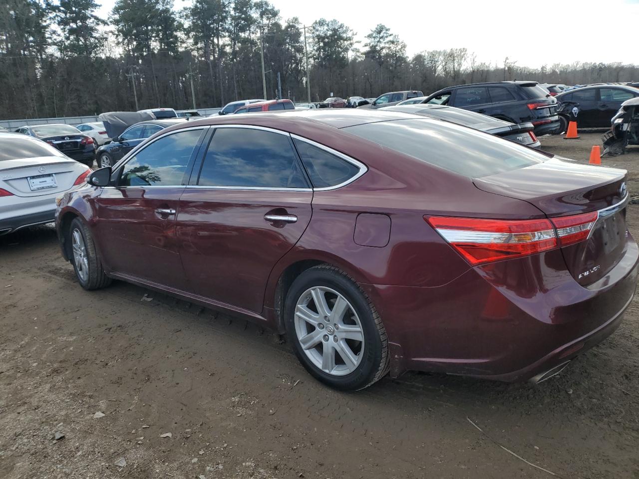 2014 Toyota Avalon - Image 2