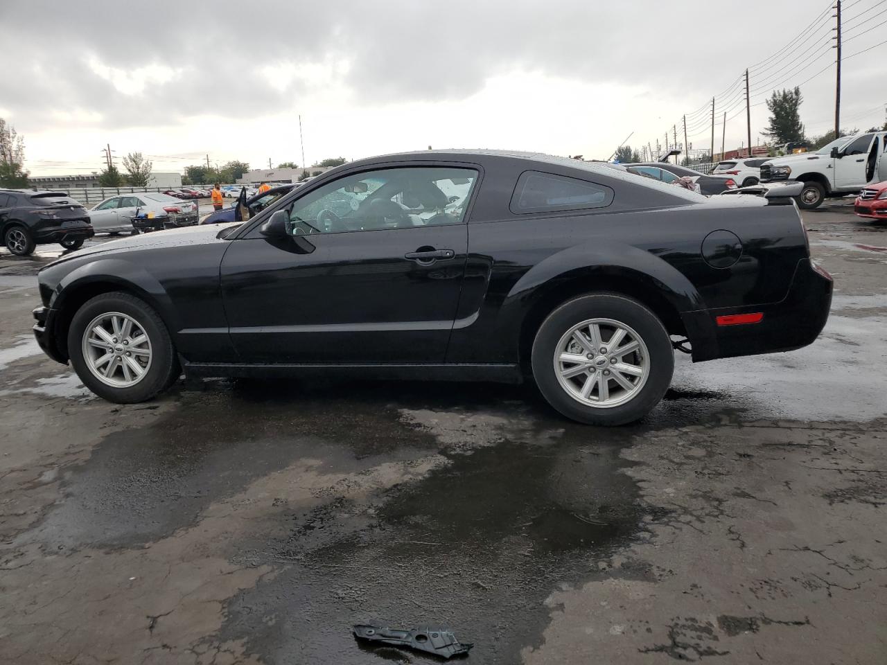 2005 Ford Mustang - Image 2