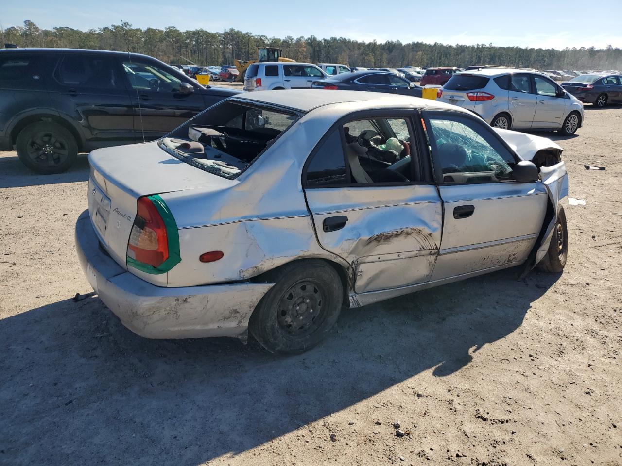 2002 Hyundai Accent - Image 3