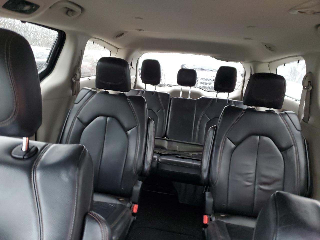 2017 Chrysler Pacifica - Image 10