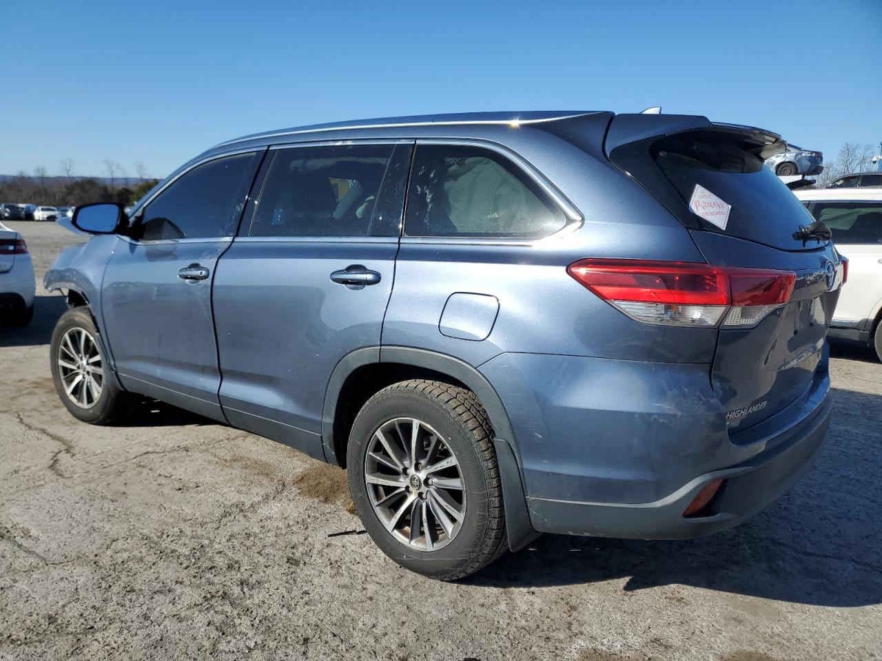 5TDJZRFHXKS729005 2019 TOYOTA HIGHLANDER - Image 2