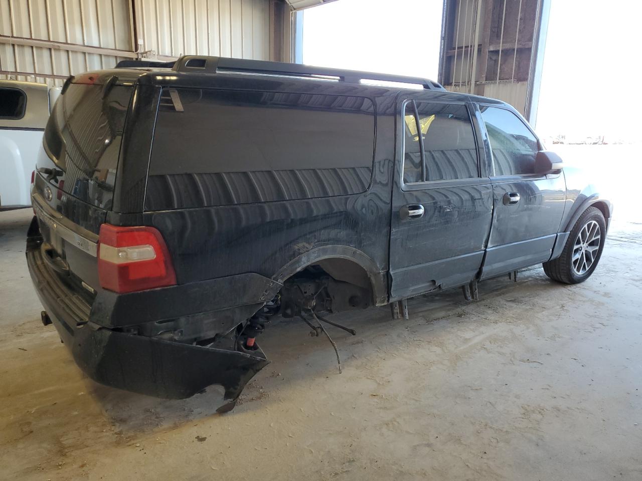2017 Ford Expedition - Image 3