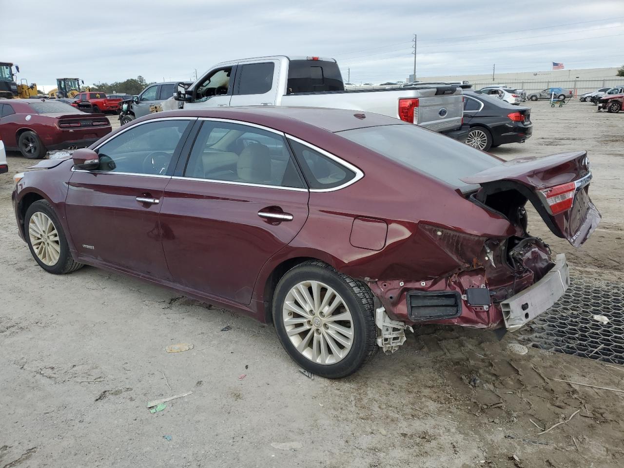 2015 Toyota Avalon - Image 2