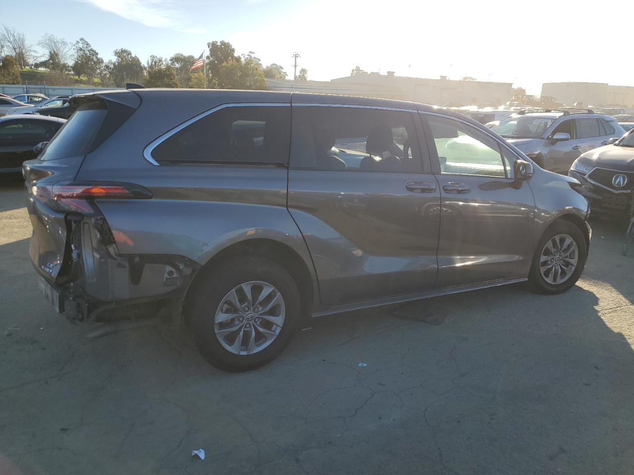 2022 Toyota Sienna - Image 3