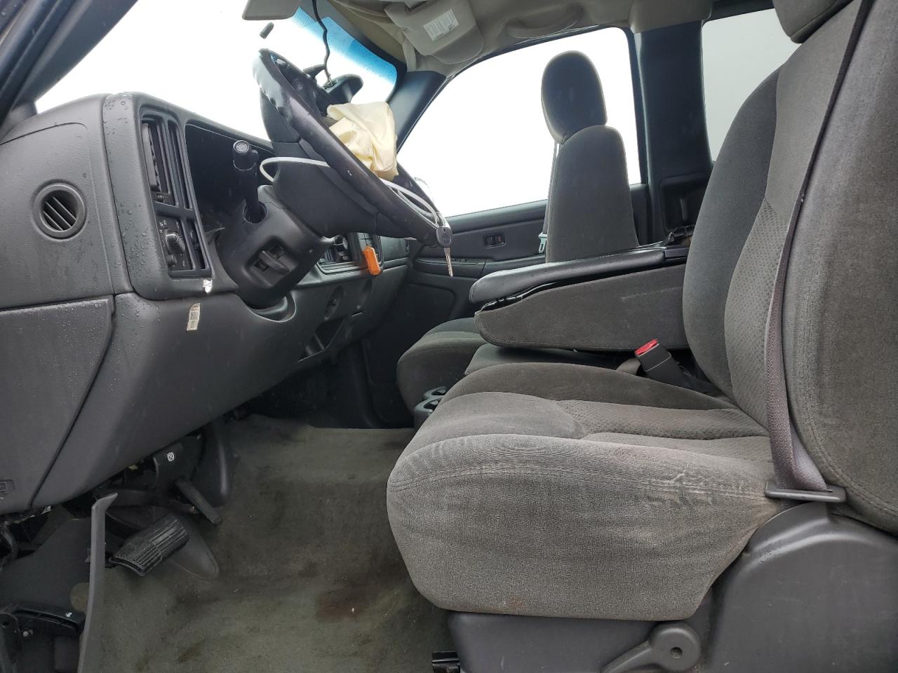 2004 Chevrolet Silverado - Image 7