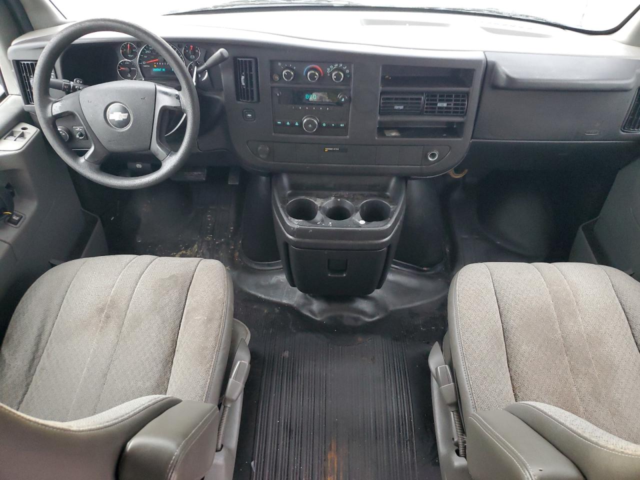 2010 Chevrolet Express - Image 8