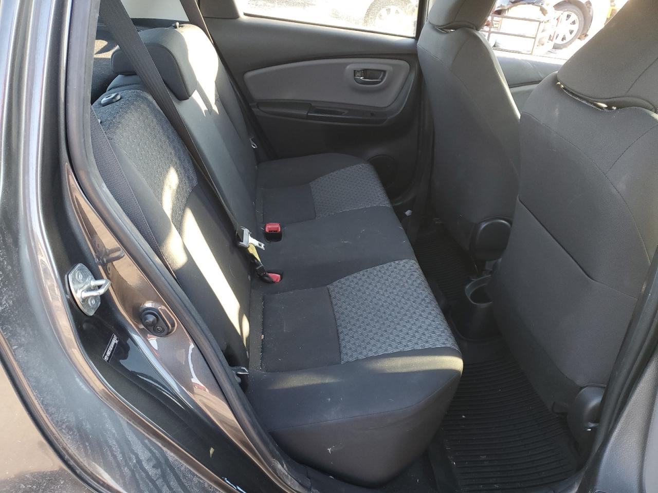 2017 Toyota Yaris - Image 11