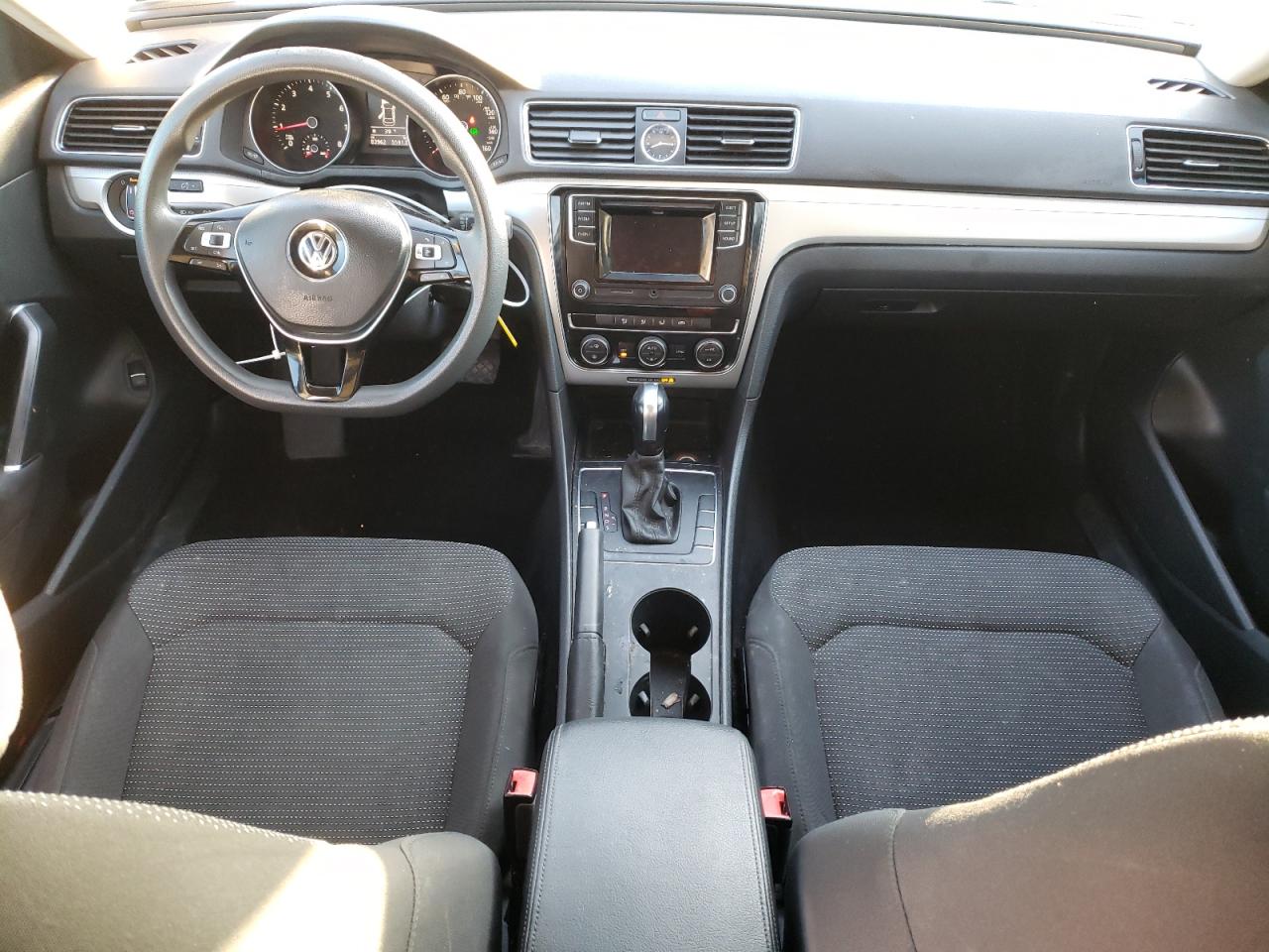 2016 Volkswagen Passat - Image 8