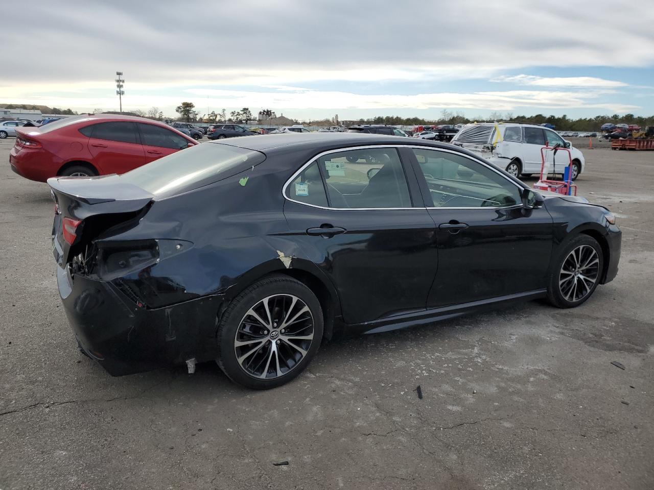 VIN JTNB11HK3J3022913 2018 TOYOTA CAMRY no.3