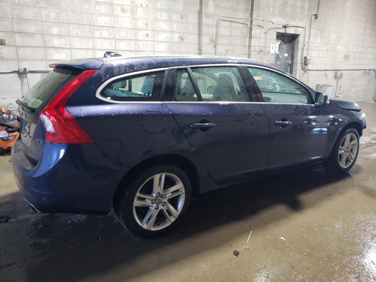 2015 Volvo V60 - Image 3