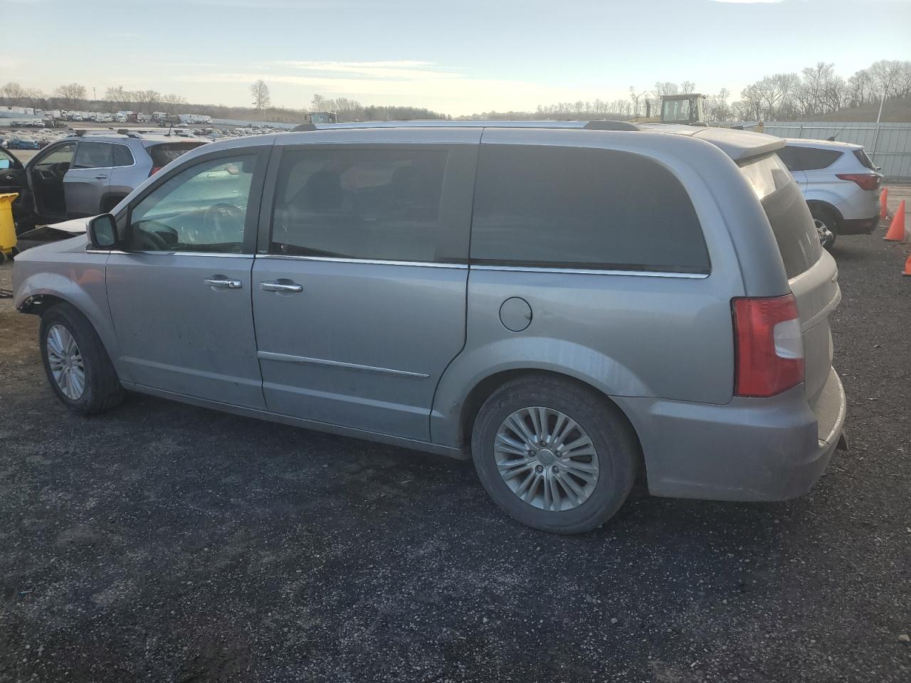 2014 Chrysler Town & Country - Image 2