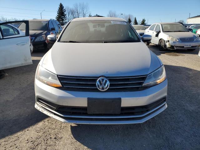 Sedans VOLKSWAGEN JETTA 2015 Srebrny