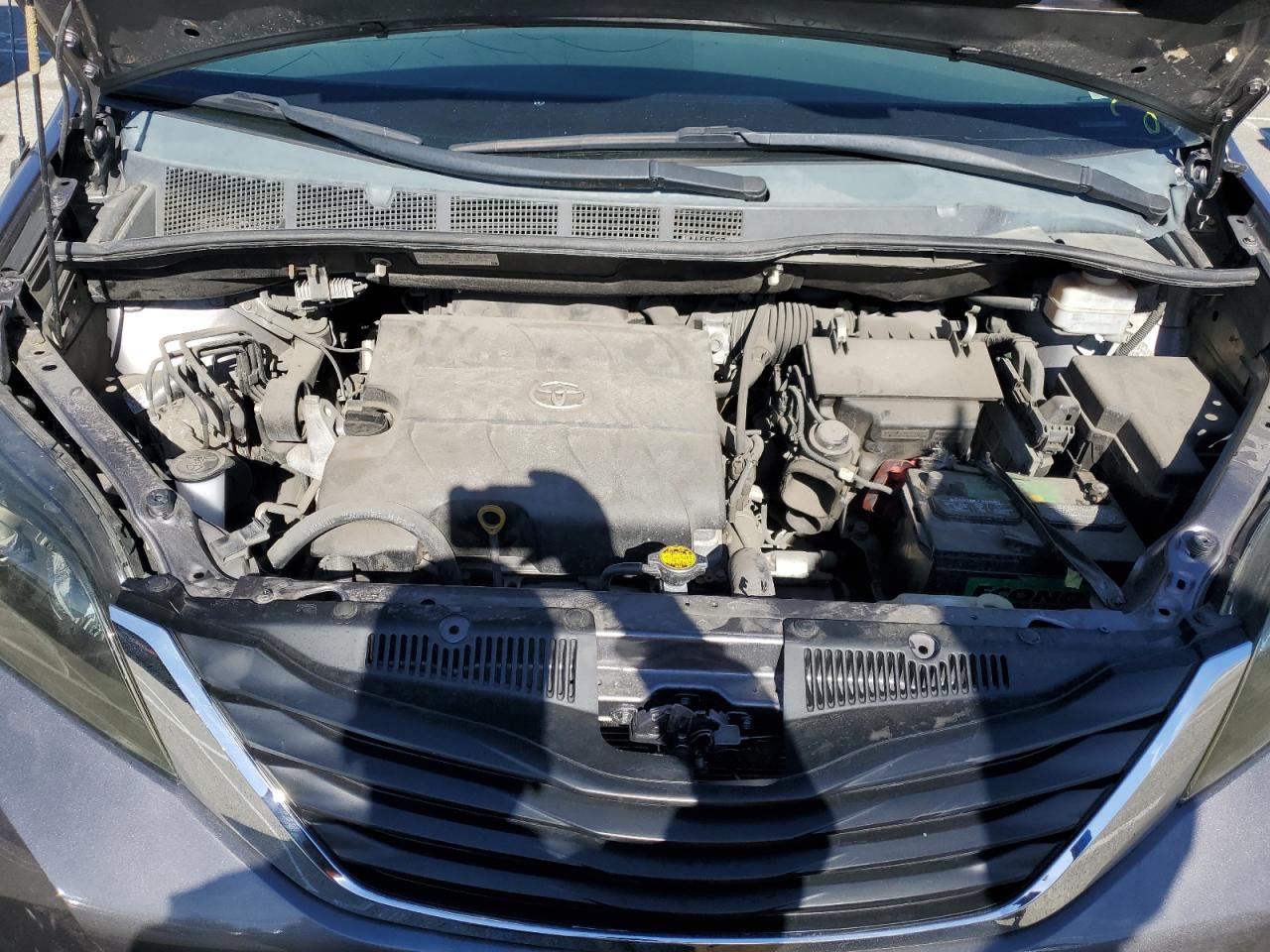 2011 Toyota Sienna - Image 12
