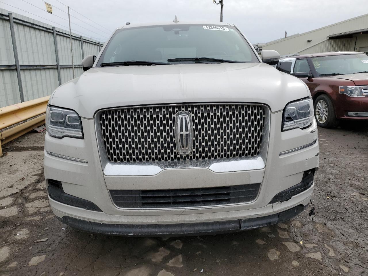 2023 Lincoln Navigator - Image 5