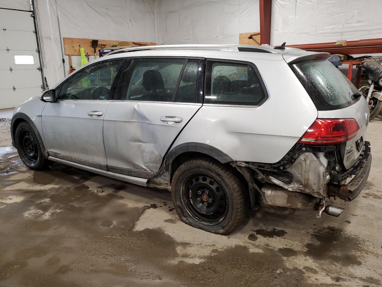 2017 Volkswagen Golf - Image 2