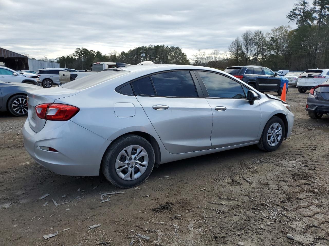 2019 Chevrolet Cruze - Image 3