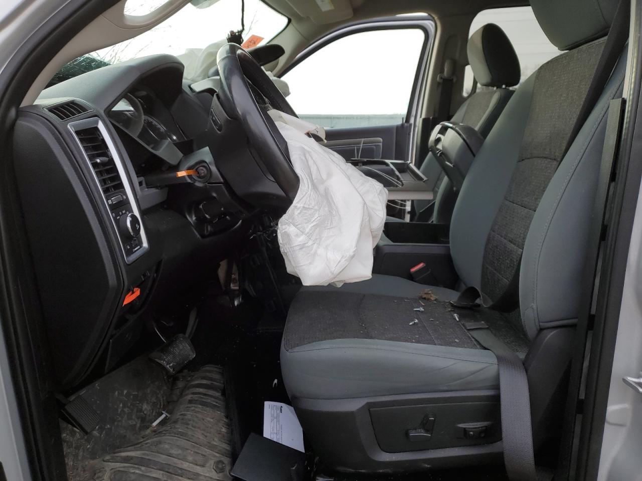 2015 RAM 1500 - Image 7
