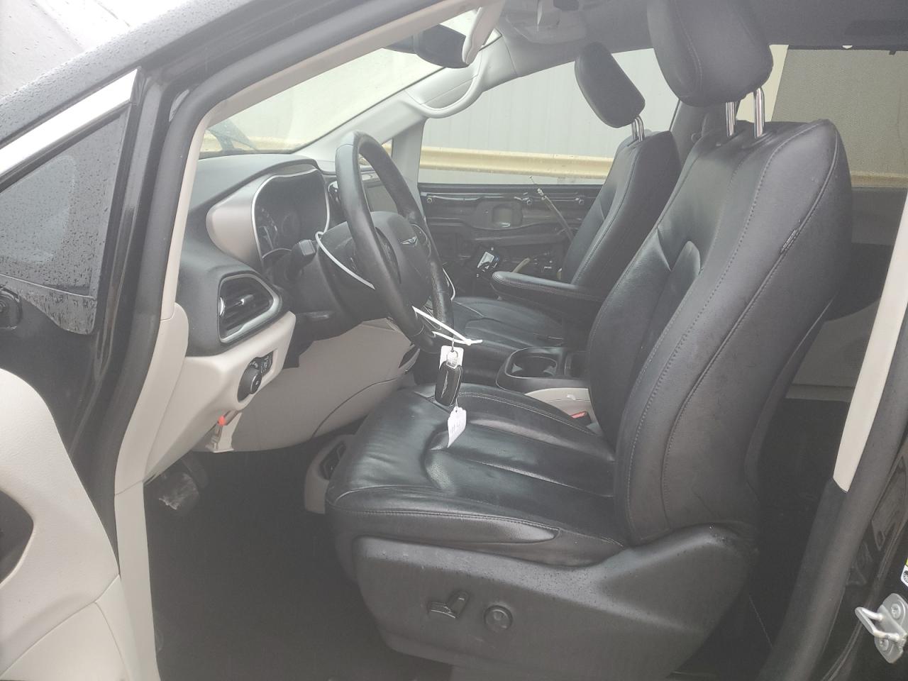 2020 Chrysler Pacifica - Image 7