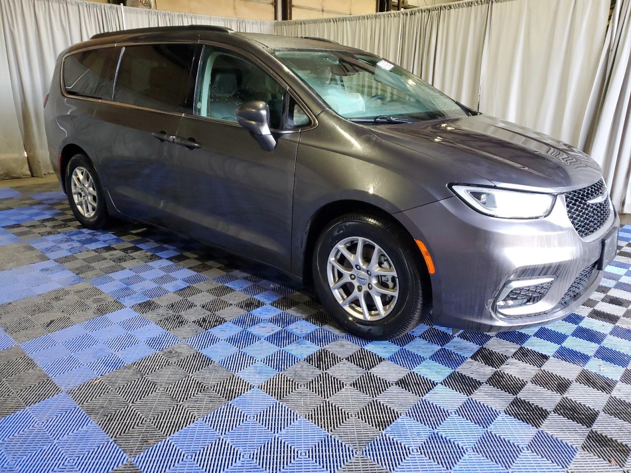 2022 Chrysler Pacifica - Image 4