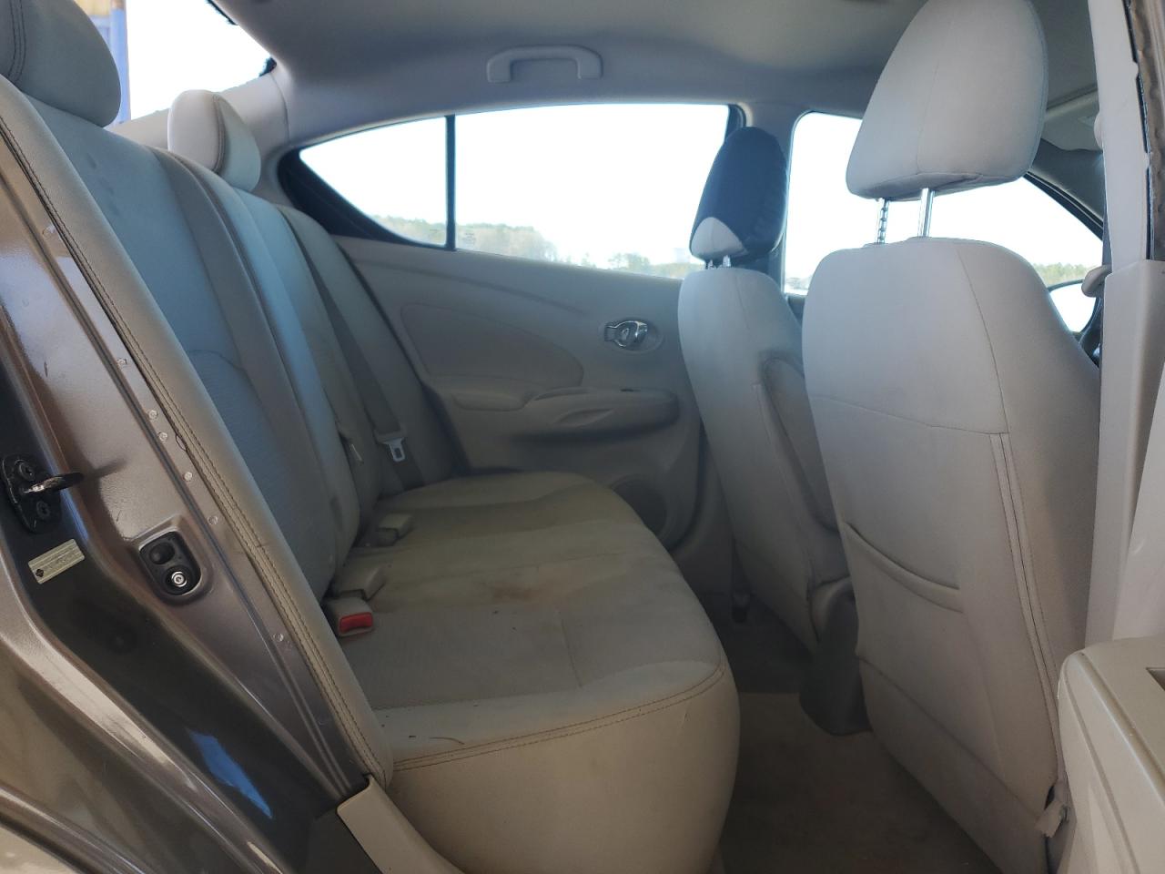 2015 Nissan Versa - Image 11