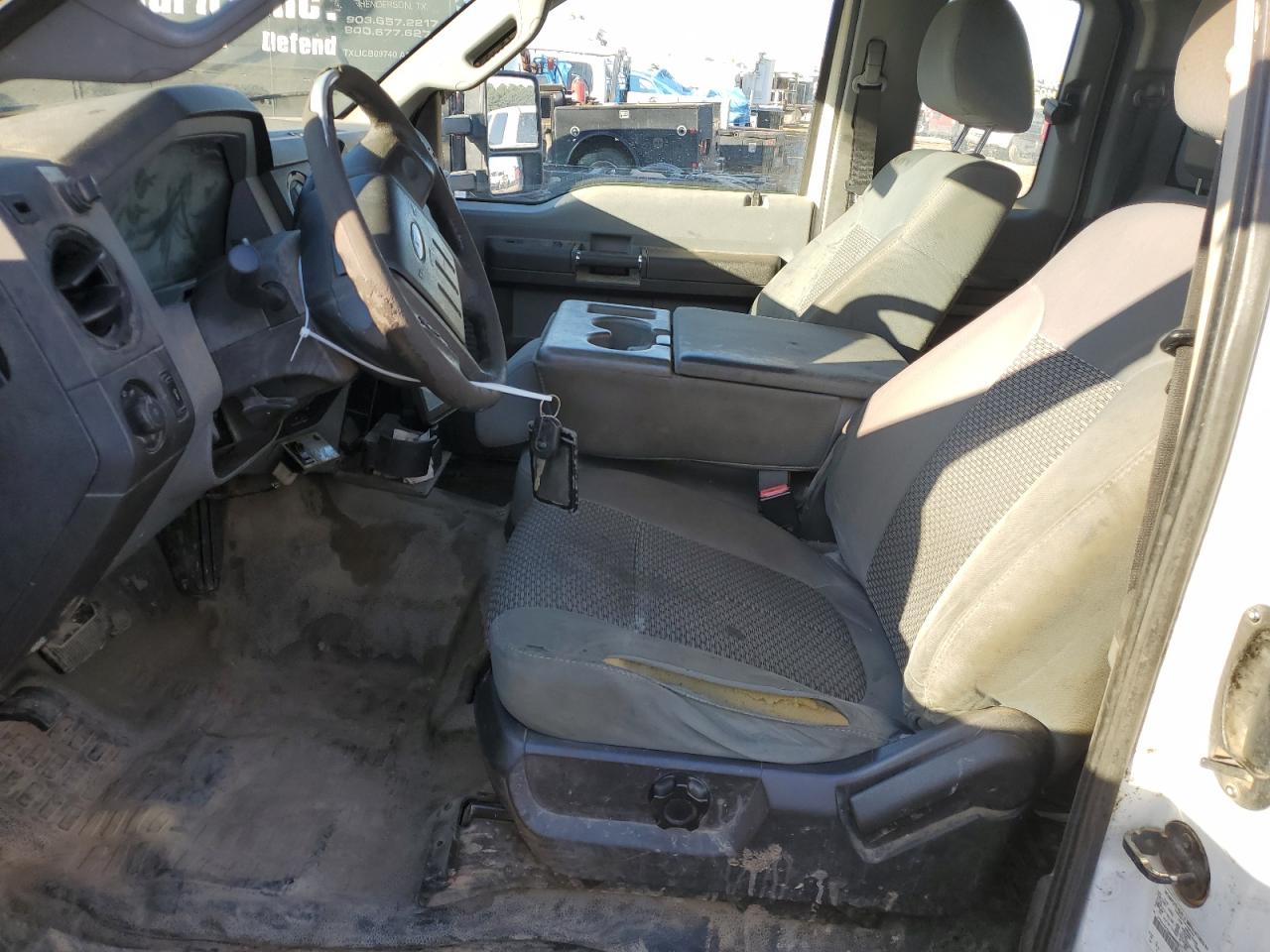 2011 Ford F550 - Image 7