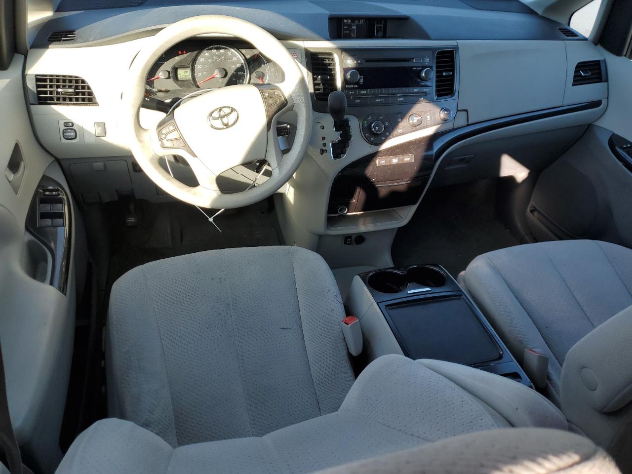 2012 Toyota Sienna - Image 8