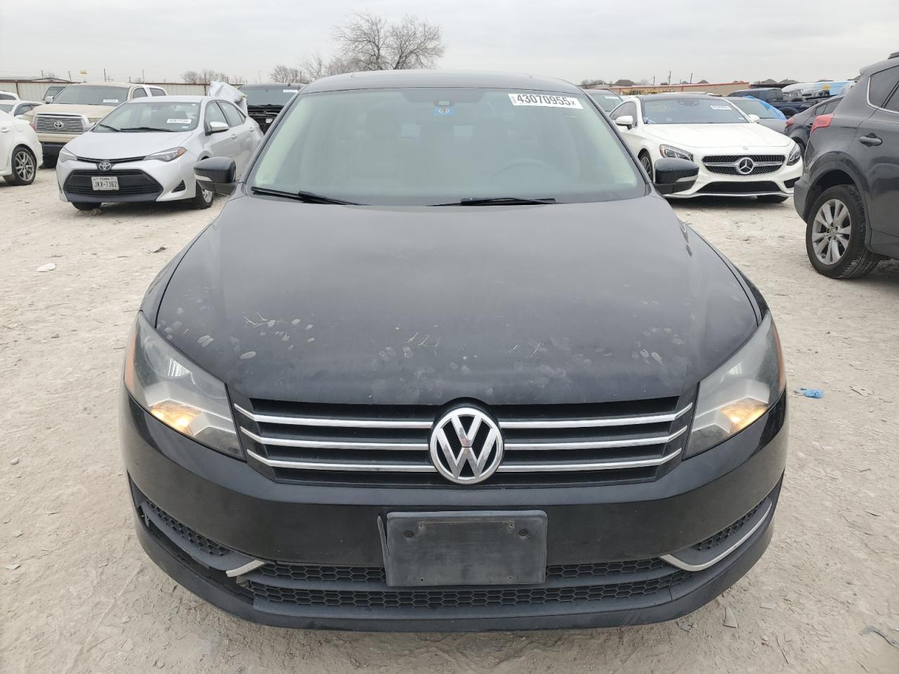 2014 Volkswagen Passat - Image 5