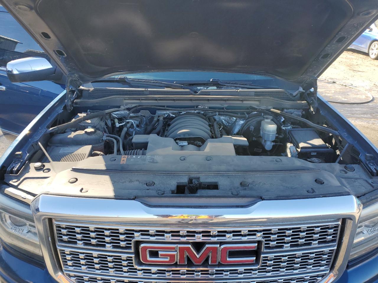 2017 GMC Sierra - Image 11