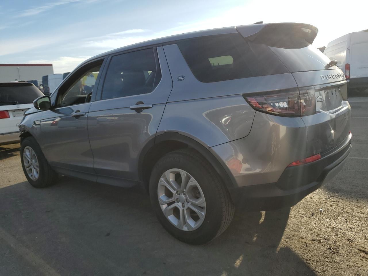 2020 Land Rover Discovery - Image 2